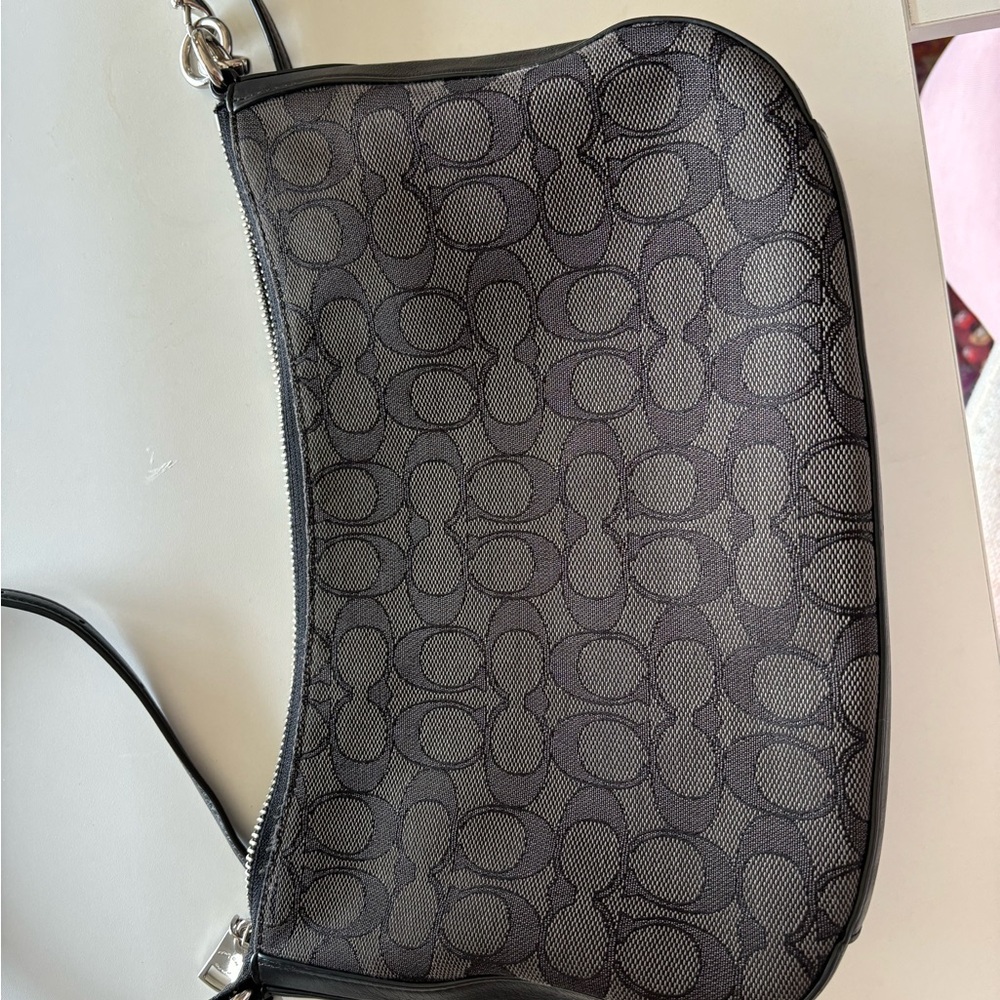 Authentic Chelsea crossbody classic c black purse handbag